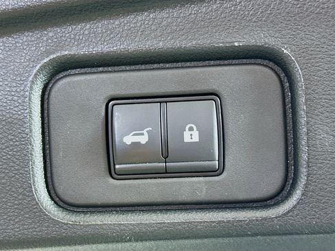 Used 2025 Nissan Pathfinder SL AWD/4WD image 31