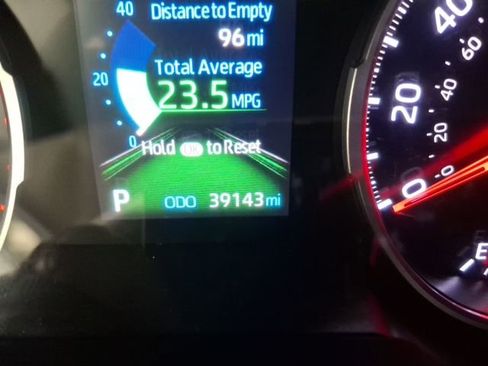 Used 2021 Toyota RAV4 XLE w/ Convenience Package image 21