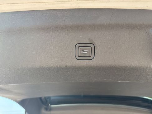 Used 2025 Chevrolet Tahoe LT AWD/4WD image 33