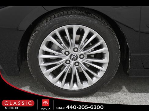 Used 2019 Toyota Avalon Limited image 22