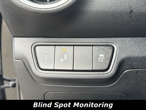 Used 2024 Kia Forte LXS w/ LXS Technology Package image 5