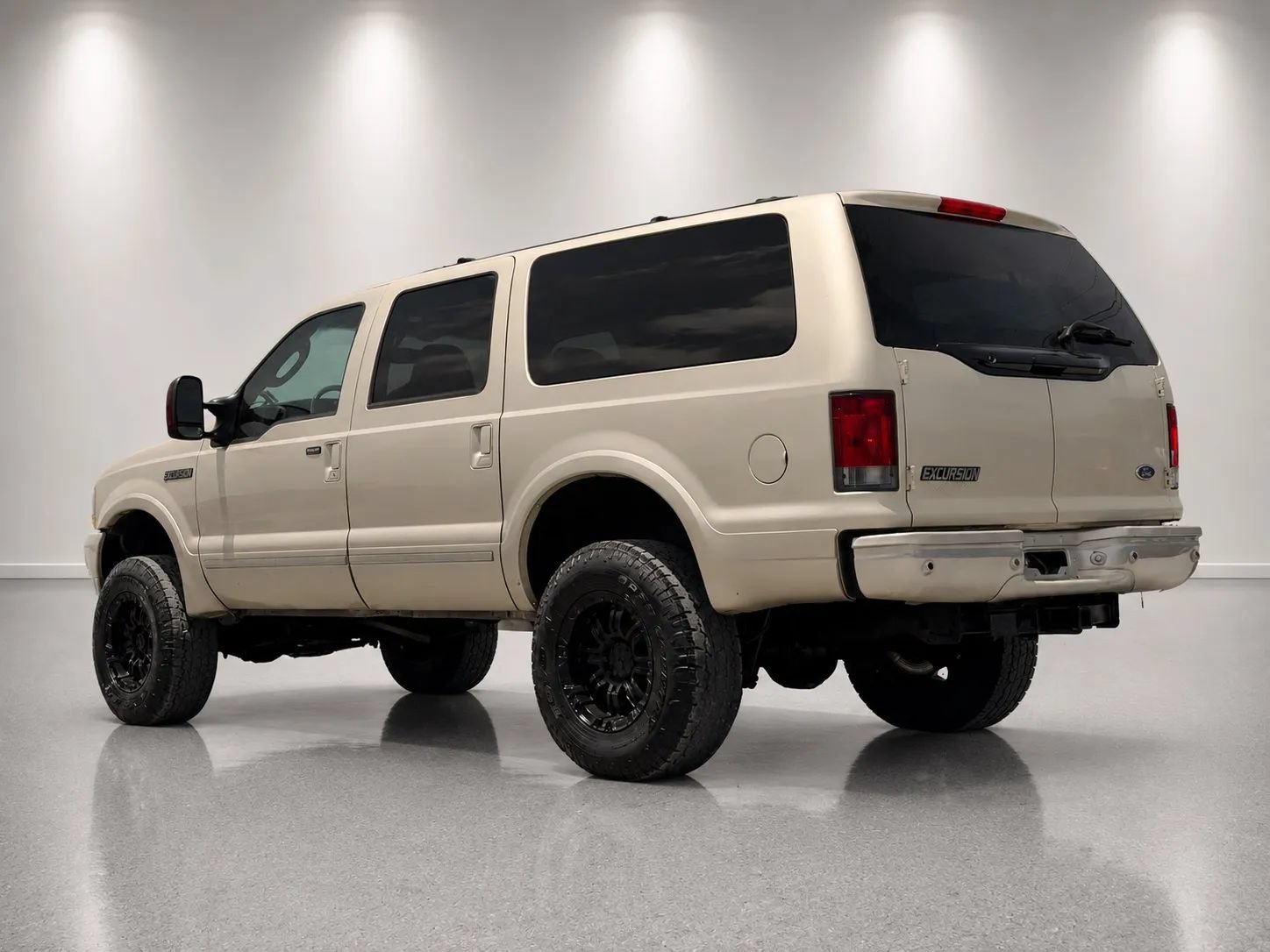 Used 2004 Ford Excursion Limited AWD/4WD image 4