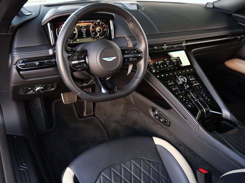 Used 2025 Aston Martin DB12 Coupe RWD image 3