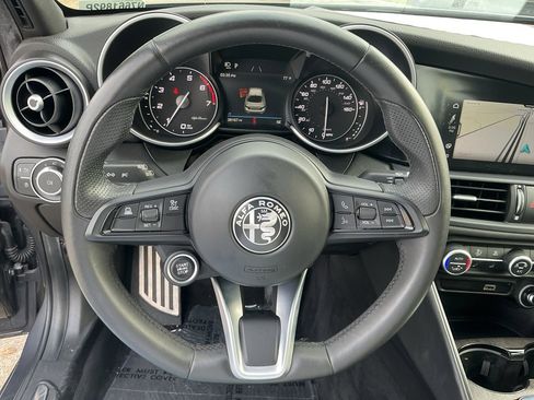 Used 2022 Alfa Romeo Giulia Ti image 15
