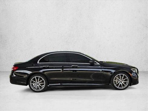 Used 2022 Mercedes-Benz E 350 4MATIC Sedan image 4