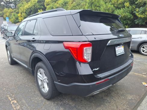 Used 2022 Ford Explorer XLT w/ Equipment Group 202A image 4