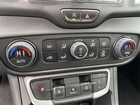 Used 2023 GMC Terrain SLE w/ Driver Convenience Package image 18