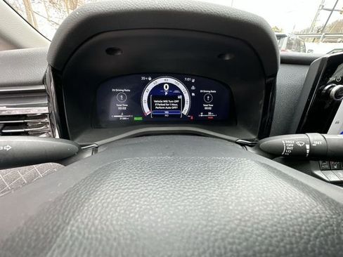 Used 2025 Toyota Camry XLE image 12