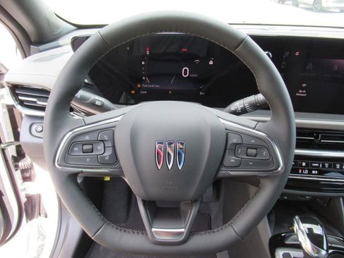 Used 2025 Buick Envista Avenir image 17