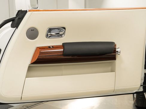 Used 2008 Rolls-Royce Phantom Drophead Coupe RWD image 35