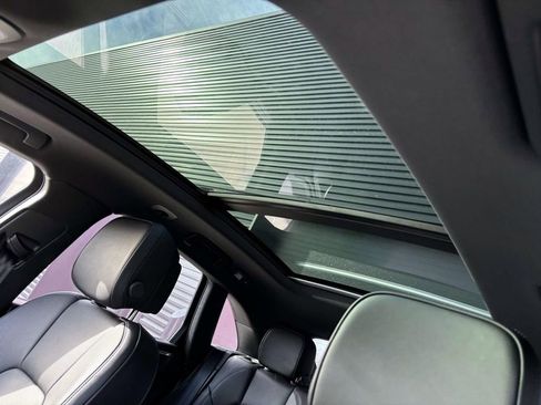 Certified 2024 Porsche Macan image 37