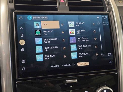 Used 2025 Land Rover Discovery Dynamic SE image 30