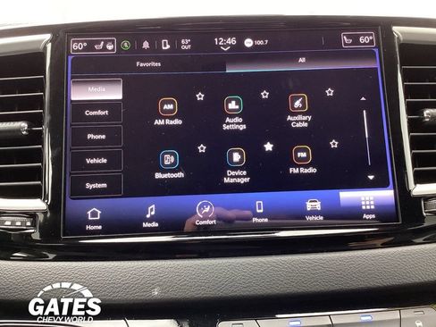 Used 2024 Chrysler Pacifica Touring-L FWD image 3