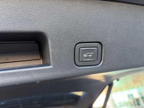 Used 2025 GMC Acadia Elevation image 8