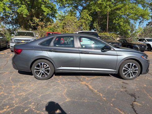 Used 2025 Volkswagen Jetta Sport image 4