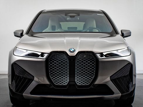 Used 2023 BMW iX M60 image 2