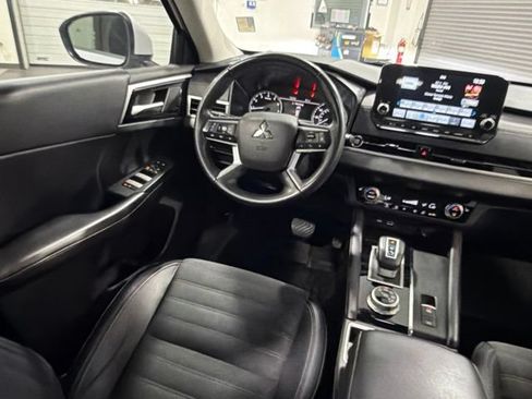 Used 2024 Mitsubishi Outlander SE FWD image 24