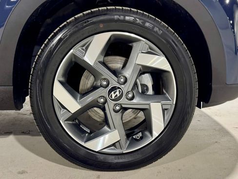 Used 2025 Hyundai Venue Limited image 34