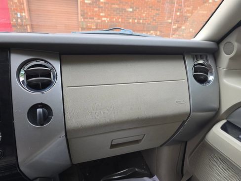 Used 2013 Ford Expedition Limited RWD image 22