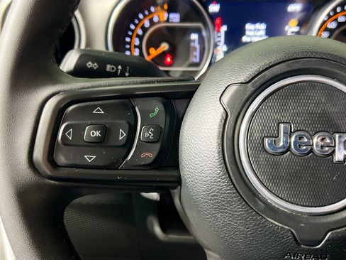 Used 2023 Jeep Gladiator Willys image 18