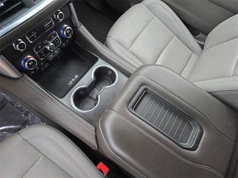 Used 2023 GMC Yukon XL SLT w/ SLT Premium Package image 29