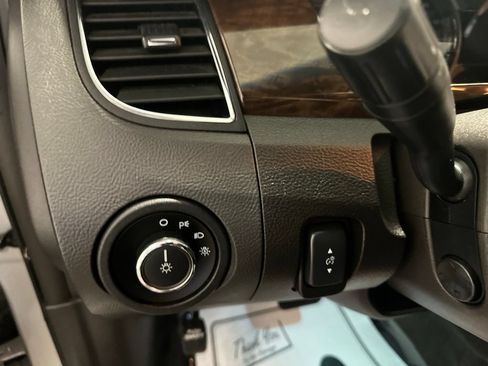 Used 2014 Ford Taurus Limited FWD image 11