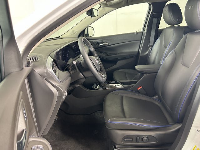 Used 2025 Buick Encore GX Sport Touring w/ Comfort Package FWD image 11