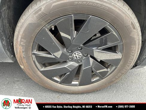 Used 2024 Volkswagen Atlas SE w/ Black Wheel Package AWD/4WD image 4