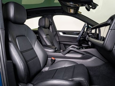 Certified 2024 Porsche Cayenne Coupe image 15