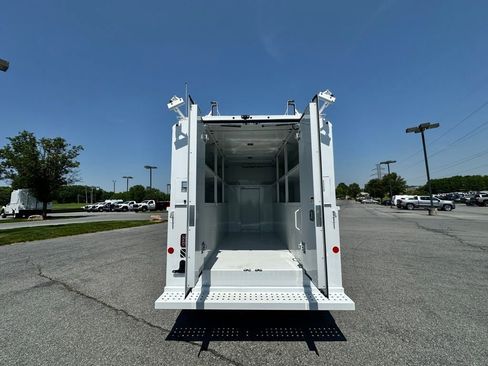 New 2025 GMC Savana 3500 w/ Power Convenience Package RWD image 23