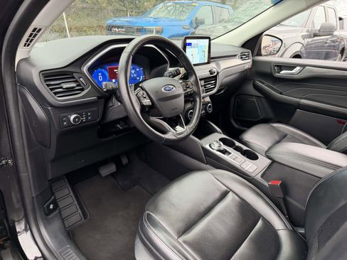 Used 2021 Ford Escape Titanium image 9