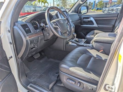 Used 2021 Toyota Land Cruiser Heritage Edition image 6