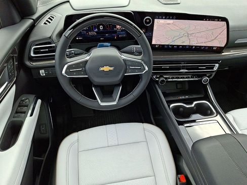 New 2026 Chevrolet Traverse High Country FWD image 8