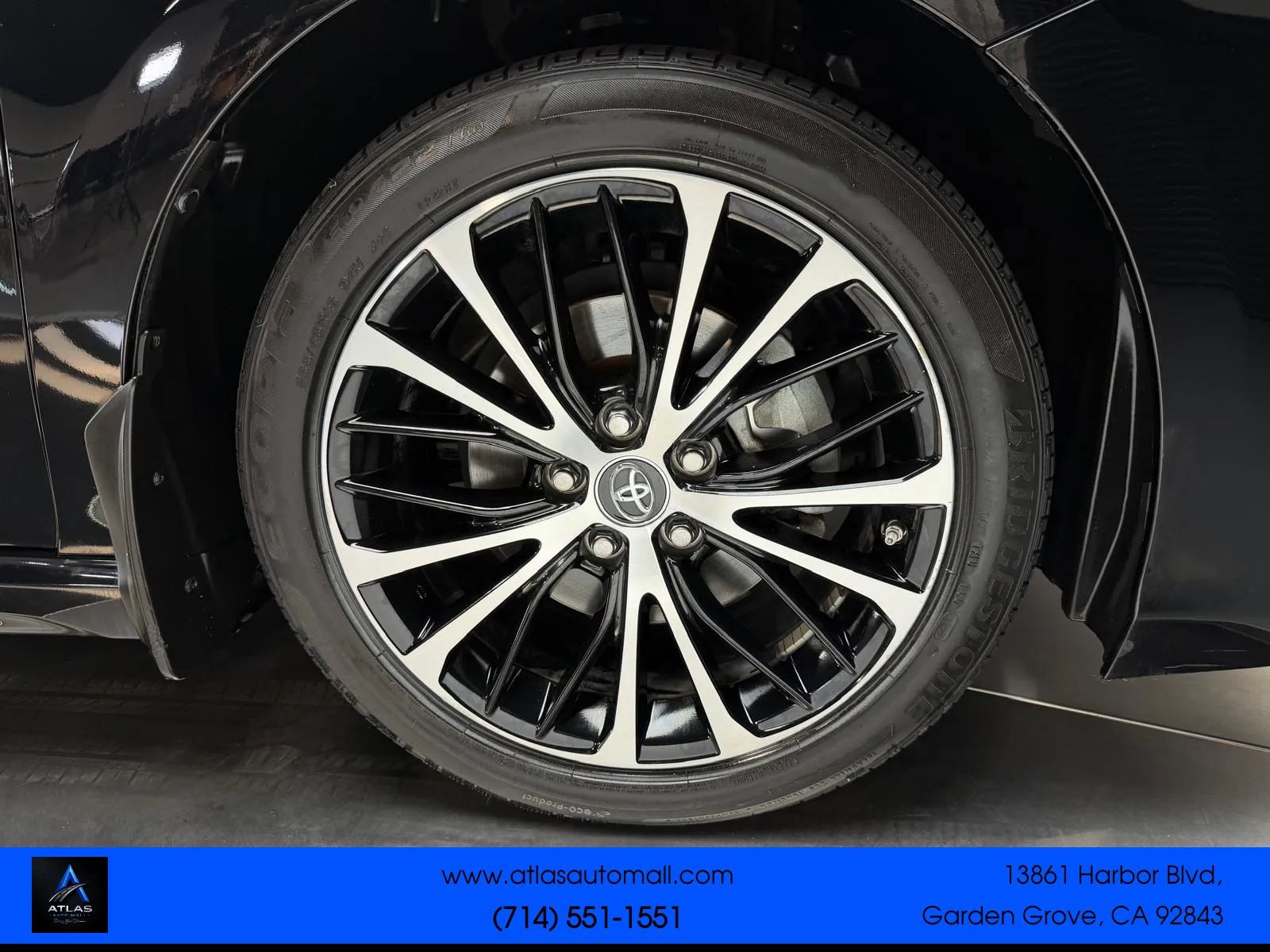 Used 2018 Toyota Camry SE w/ Moonroof Package FWD image 7