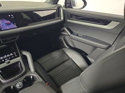 New 2026 Porsche Cayenne Coupe AWD/4WD image 24