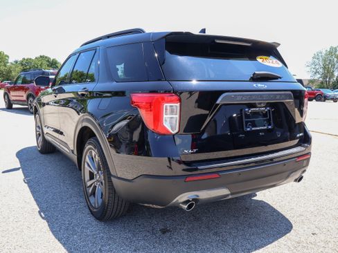 Used 2024 Ford Explorer XLT w/ Equipment Group 202A AWD/4WD image 3