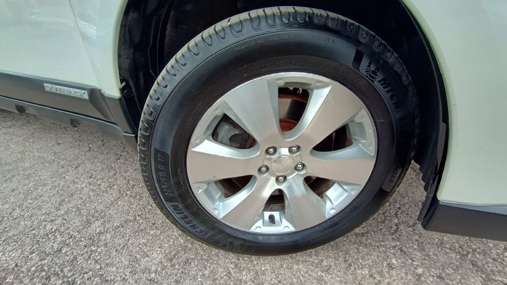 Used 2011 Subaru Outback 3.6R Limited w/ PWR Moonroof Pkg AWD/4WD image 35