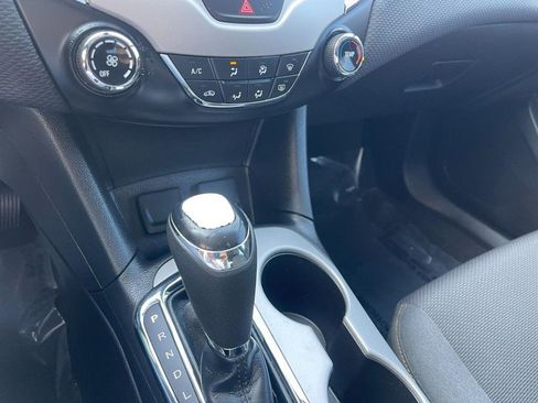 Used 2018 Chevrolet Cruze LS image 18