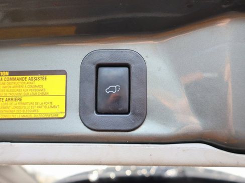 Used 2012 Toyota Sienna XLE image 24