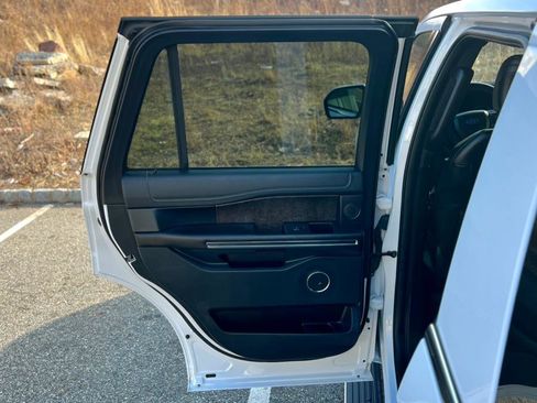 Used 2020 Ford Expedition Limited image 13
