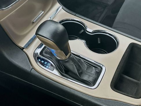 Used 2017 Jeep Grand Cherokee Laredo w/ Quick Order Package 23E image 16