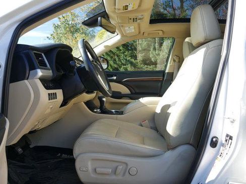 Used 2019 Toyota Highlander Limited Platinum image 14