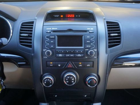 Used 2011 Kia Sorento 2WD w/ Convenience Pkg image 8