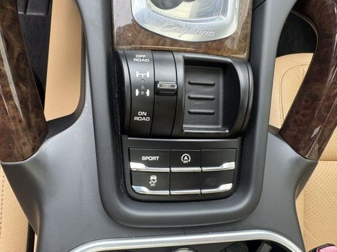 Used 2014 Porsche Cayenne Platinum Edition w/ Walnut Interior Package AWD/4WD image 27