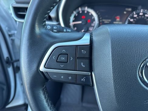 Used 2023 Toyota Highlander XLE image 33