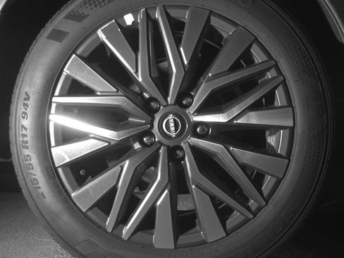 Used 2025 Nissan Altima 2.5 SV FWD image 15