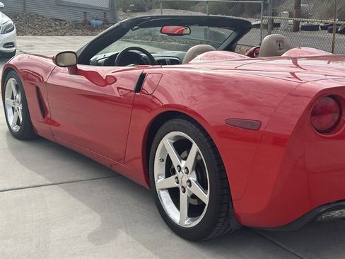 Used 2005 Chevrolet Corvette Convertible w/ Preferred Equipment Group image 12
