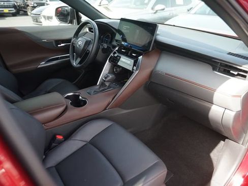 Used 2023 Toyota Venza XLE AWD/4WD image 17