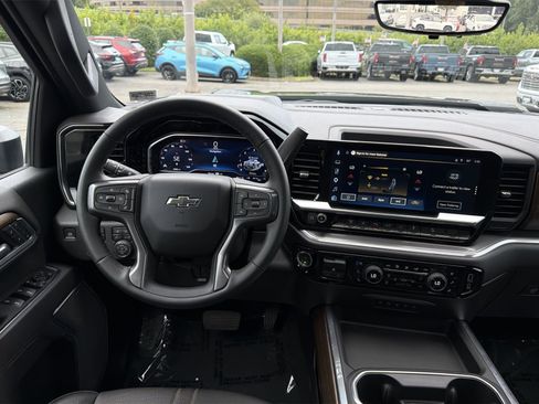 Used 2025 Chevrolet Silverado 2500 High Country w/ High Country Premium Package AWD/4WD image 16