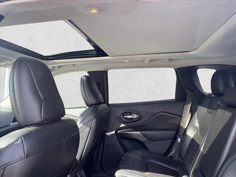 Used 2020 Jeep Cherokee Latitude Plus image 13